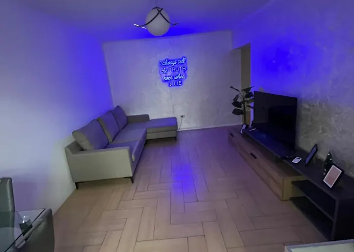 Cozy At Tirana's Center アパート ティラナ