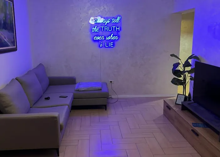 Cozy At Tirana's Center アパート *