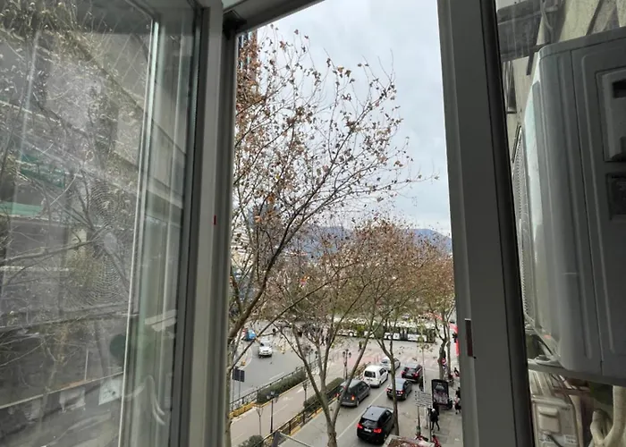 Cozy At Tirana's Center * ティラナ