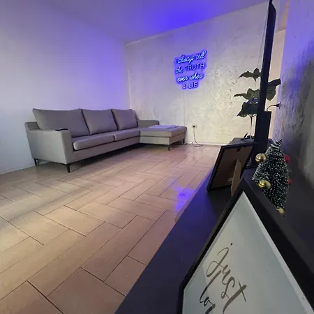 Cozy At Tirana's Center Daire *