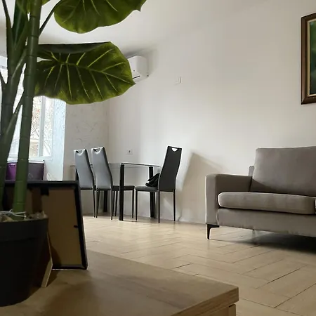 Cozy At Tirana's Center Tiran